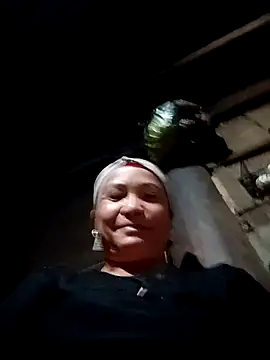 Love-Mama33 online show from November 1, 2025, 12:40 pm