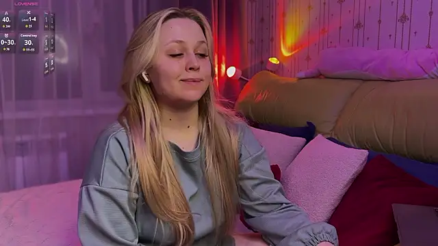 Estella Elwood online show from March 14, 2026, 6:13 pm