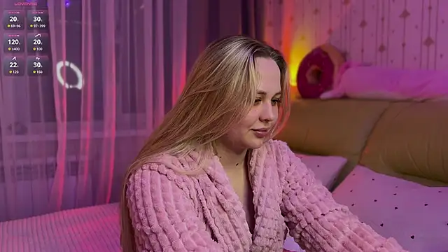 Estella Elwood online show from April 21, 2026, 6:34 pm