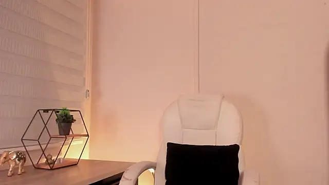 Emma  clark  online show from March 23, 2026, 12:42 pm