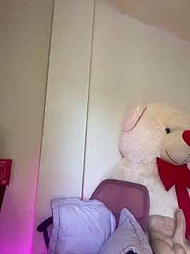 Zara Bel online show from December 19, 2025, 6:15 pm