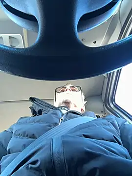 Axl hot online show from February 6, 2026, 10:07 am