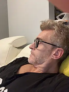 Axl hot online show from February 20, 2026, 12:29 am