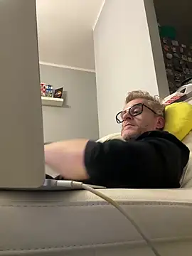 Axl hot online show from February 20, 2026, 9:26 pm