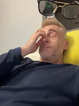 Axl hot online show from March 13, 2026, 10:38 pm