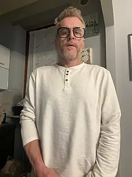 Axl hot online show from March 22, 2026, 1:42 am