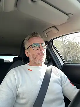 Axl hot online show from March 31, 2026, 3:34 pm