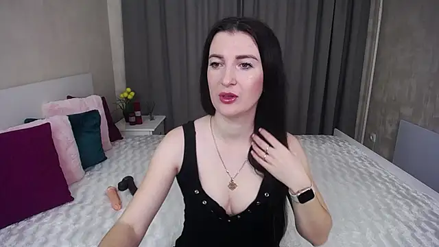 Snapshot of EvelinCuper chatting on November 18, 2025, 6:18 am EvelinCuper online show from November 18, 2025, 6:18 am