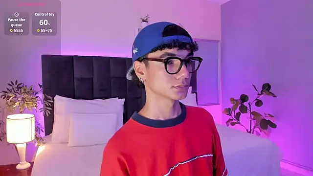 Phillicious   online show from November 14, 2025, 9:35 pm