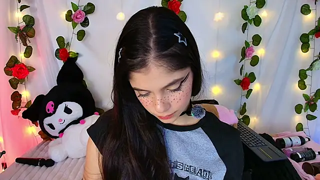 cutee andrea online show from November 19, 2025, 2:22 am