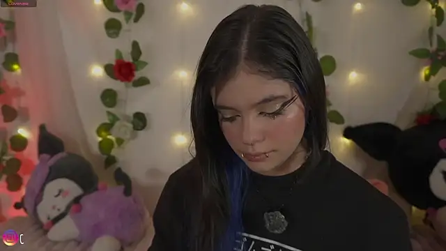 Snapshot of cutee_andrea chatting on July 6, 2026, 1:24 am cutee andrea online show from July 6, 2026, 1:24 am