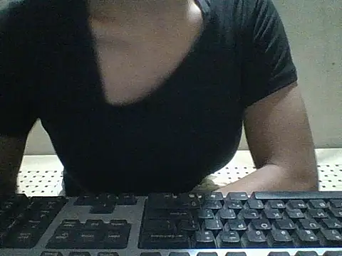 Skinny PinayGirljust18 online show from February 27, 2026, 1:00 pm