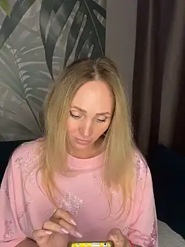 Affectionate lady online show from October 16, 2025, 8:04 am