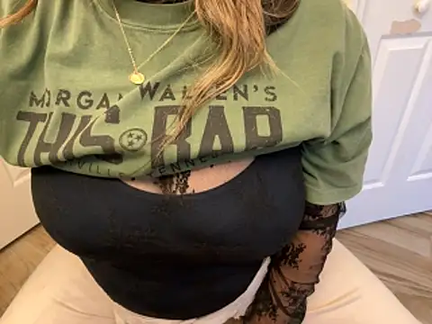 MissElizabethXoXo online show from November 16, 2025, 10:15 pm