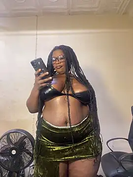 Snapshot of CurvyCocoxxx chatting on May 20, 2026, 5:57 am CurvyCocoxxx online show from May 20, 2026, 5:57 am