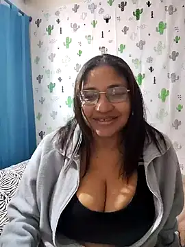 Snapshot of Avannay chatting on September 13, 2025, 12:32 am Avannay online show from September 13, 2025, 12:32 am