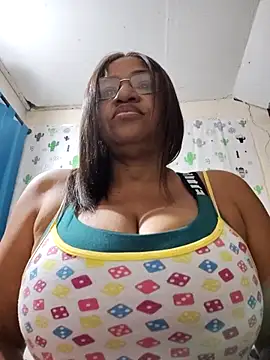 Snapshot of Avannay chatting on December 16, 2025, 1:21 am Avannay online show from December 16, 2025, 1:21 am