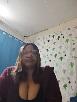 Snapshot of Avannay chatting on July 18, 2026, 1:32 am Avannay online show from July 18, 2026, 1:32 am