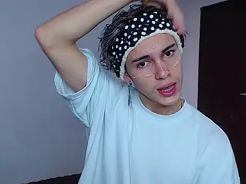 Snapshot of john_vichenso chatting on October 28, 2025, 10:01 pm john vichenso online show from October 28, 2025, 10:01 pm