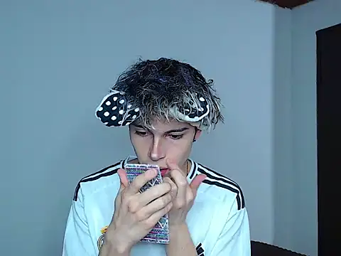 Snapshot of john_vichenso chatting on November 26, 2025, 11:17 pm john vichenso online show from November 26, 2025, 11:17 pm