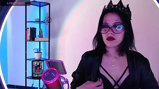 Snapshot of girldom chatting on October 14, 2025, 4:30 pm girldom online show from October 14, 2025, 4:30 pm