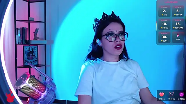 Snapshot of girldom chatting on November 19, 2025, 5:13 pm girldom online show from November 19, 2025, 5:13 pm