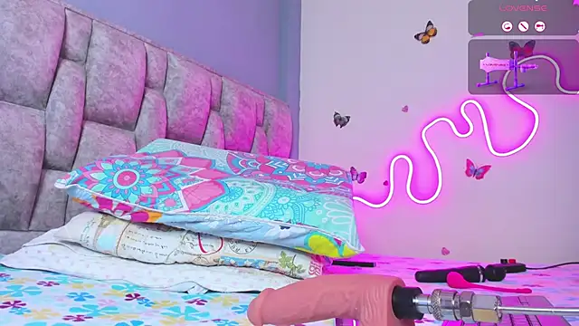 Snapshot of Alhara_Luna chatting on December 15, 2025, 3:00 am Alhara Luna online show from December 15, 2025, 3:00 am