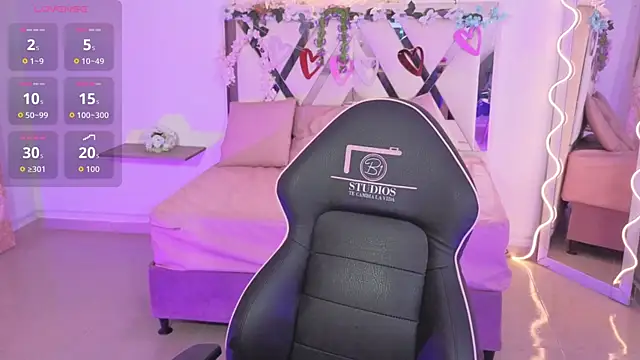 ZURY TAY online show from October 7, 2025, 11:29 am