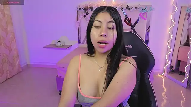 ZURY TAY online show from October 8, 2025, 11:41 am