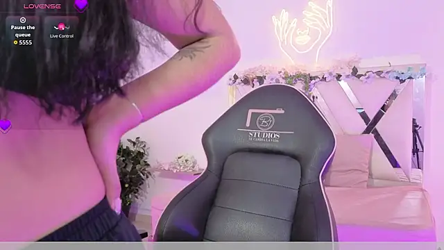 ZURY TAY online show from February 21, 2026, 11:44 am