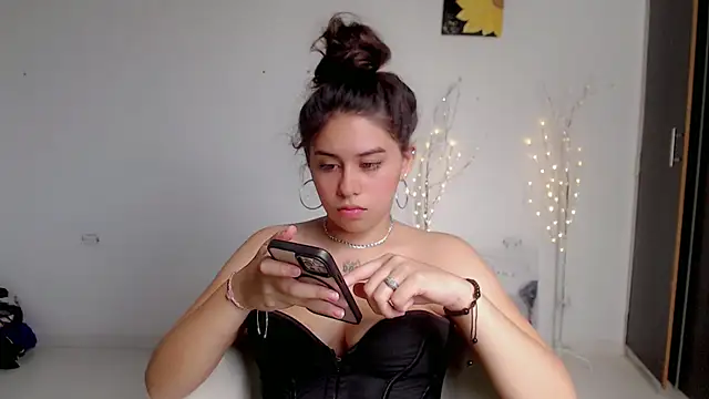 Snapshot of Darlyn_big chatting on October 3, 2025, 3:42 pm Darlyn big online show from October 3, 2025, 3:42 pm
