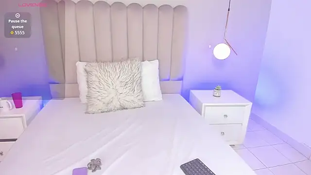 Dani rosse  online show from November 21, 2025, 1:21 pm