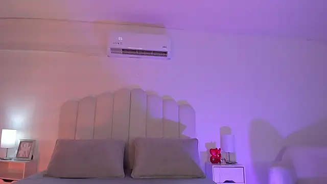 raven black  online show from December 18, 2025, 2:12 pm