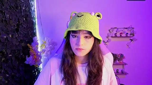 Eymmy 24 online show from April 12, 2026, 1:32 am