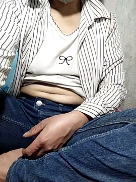 Snapshot of PhamPm70 chatting on March 23, 2026, 5:44 am PhamPm70 online show from March 23, 2026, 5:44 am