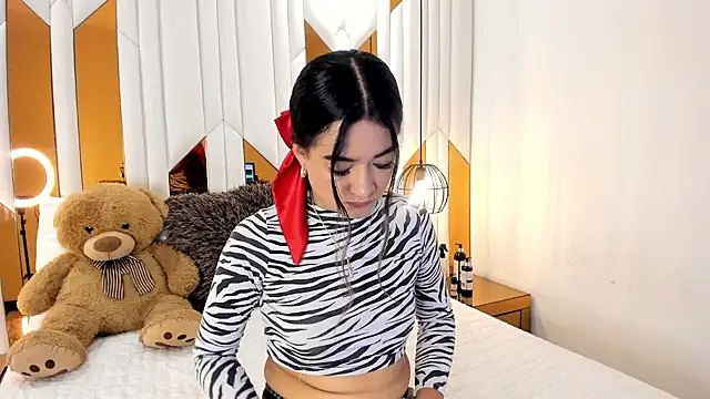 ValeriaPrado online show from October 27, 2025, 11:31 pm