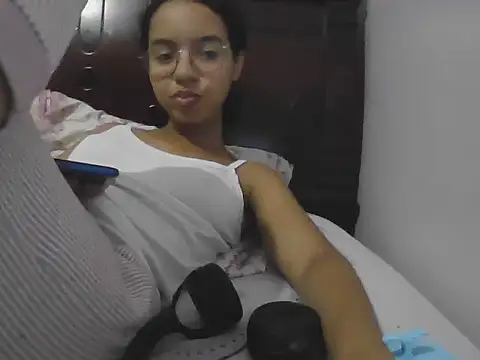 BabygirlCaramelo online show from October 3, 2025, 12:29 am