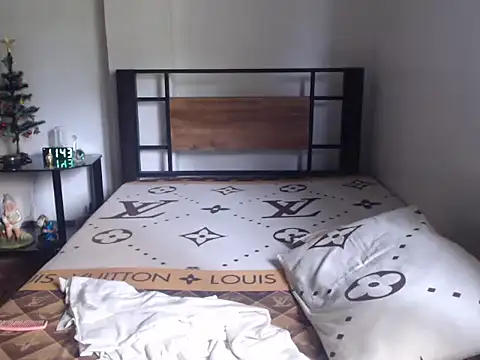 Prettysweetmum online show from February 4, 2026, 3:45 am