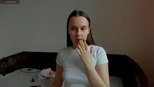 Kelly Cartier online show from April 3, 2026, 1:42 pm