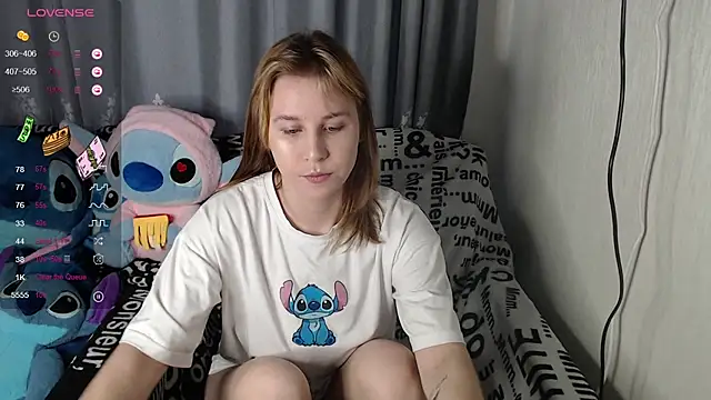 RoyAngela online show from September 12, 2025, 1:33 pm