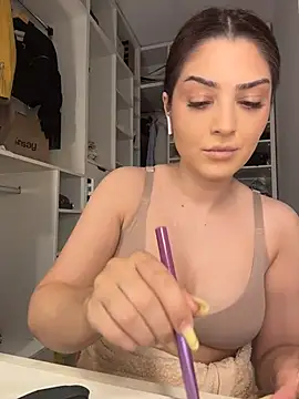 Lexi Storm online show from June 12, 2026, 5:06 am