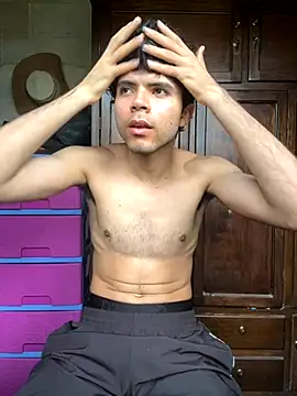 Axel-Mejia online show from October 31, 2025, 7:04 pm