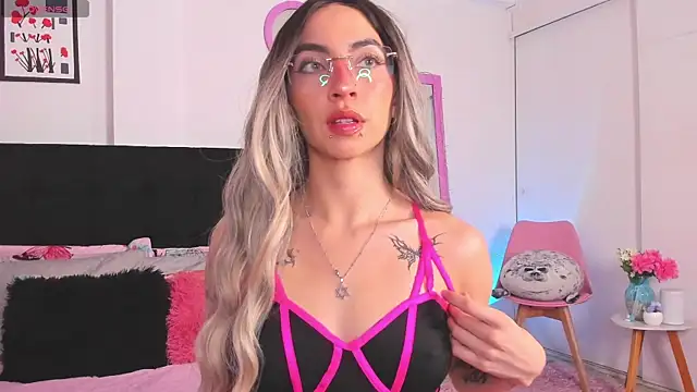 Snapshot of Aryane_art_ chatting on November 5, 2025, 11:38 pm Aryane art online show from November 5, 2025, 11:38 pm