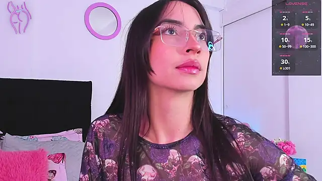 Snapshot of Aryane_art_ chatting on November 18, 2025, 8:35 pm Aryane art online show from November 18, 2025, 8:35 pm