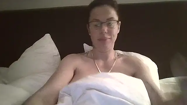 sexygilf82 online show from March 6, 2026, 11:01 pm