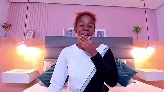  emma willliams  online show from November 5, 2025, 1:55 pm