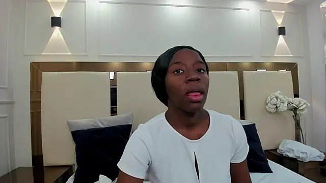  emma willliams  online show from November 22, 2025, 9:25 pm