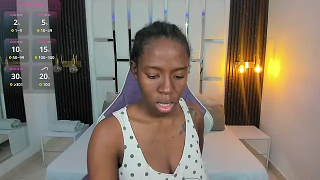  emma willliams  online show from November 28, 2025, 1:58 pm