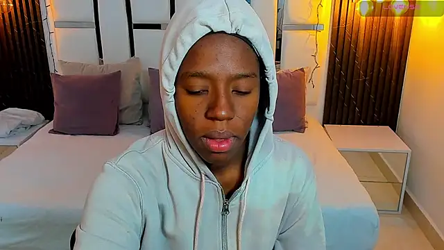  emma willliams  online show from December 15, 2025, 1:37 pm