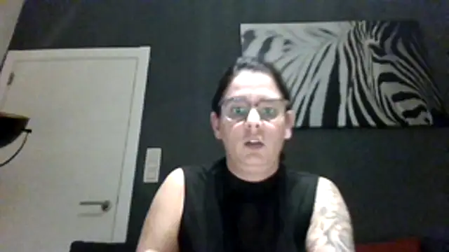 hottyFcup online show from November 17, 2025, 6:03 pm